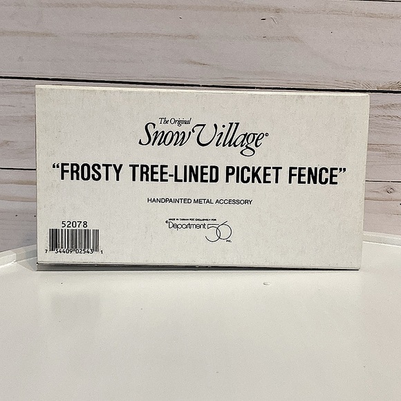 DEPARTMENT 56 - Frosty Tree Lined Picket Fence Trash Cans -Original Snow Village - Picture 10 of 11